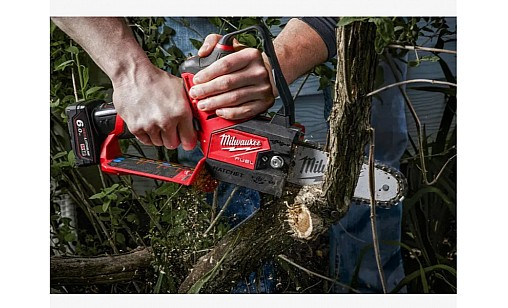 Пила цепная аккумуляторная MILWAUKEE, M12 FUEL FHS-602X, 150мм (  зарядное устройство, 2 аккум.Х 6Аг, HD кейс)