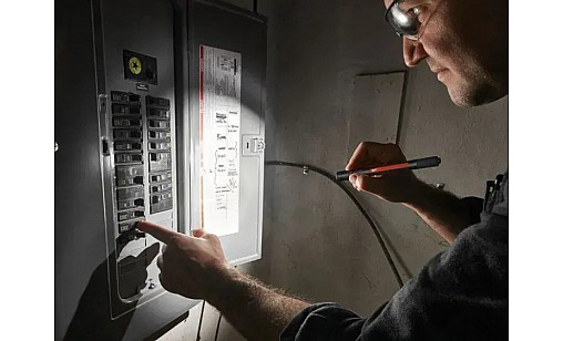 Фонарь светодиодный компактный с встроенным аккумулятором IR PL250 Milwaukee Фонарь светодиодный компактный с встроенным аккумулятором IR PL250 Milwaukee