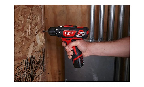 Дрель-шуруповерт с ударом аккумуляторный MILWAUKEE, M12 BPD-0, 30Нм Дрель-шуруповерт с ударом аккумуляторный MILWAUKEE, M12 BPD-0, 30Нм