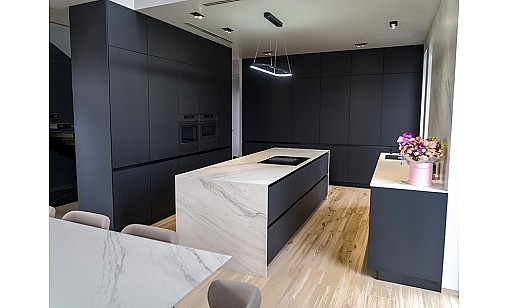 Компакт-плита FunderMax 0080 SX Black / чорне ядро 2040х1300х12 мм