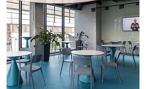 Компакт-плита FunderMax 0085 FH White / черное ядро 2040х1300х12 мм