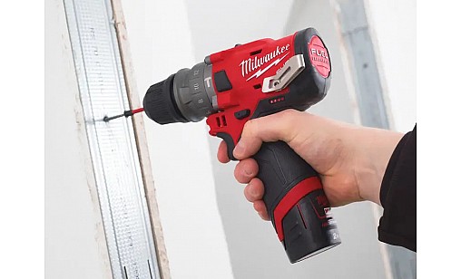 Дрель-шуруповерт аккумуляторный MILWAUKEE, M12 FPDX-202X, 37Нм, (  заряд.устройство, 2 аккум.Х 2Аг, кейс)