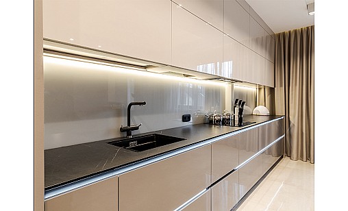 Компакт-плита FunderMax 0599 FH Orca / черное ядро 2040х1300х12 мм