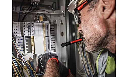 Фонарь светодиодный компактный с встроенным аккумулятором IR PL250 Milwaukee Фонарь светодиодный компактный с встроенным аккумулятором IR PL250 Milwaukee