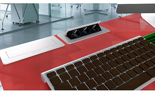 Блок врезной на 3 розетки с подъемной крышкой Алюминий Блок врезной на 3 розетки с подъемной крышкой Алюминий