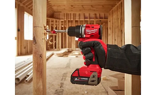 Дрель-шуруповерт аккумуляторная MILWAUKEE, M18 BLDDRC-202C, 60Нм (  заряд.прис., 2 аккумулятора Х2Ач, кейс)